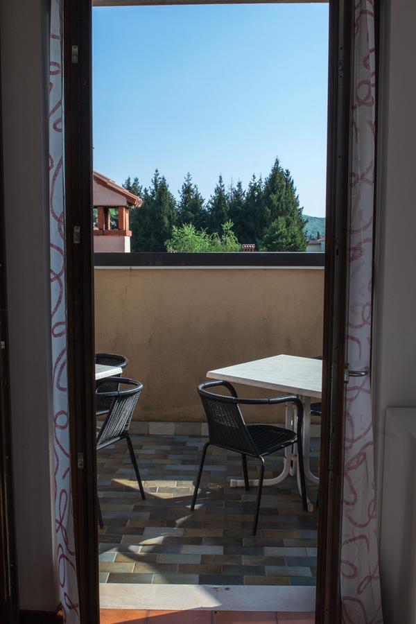 Residence Liana Albisano Torri Del Benaco Exterior foto